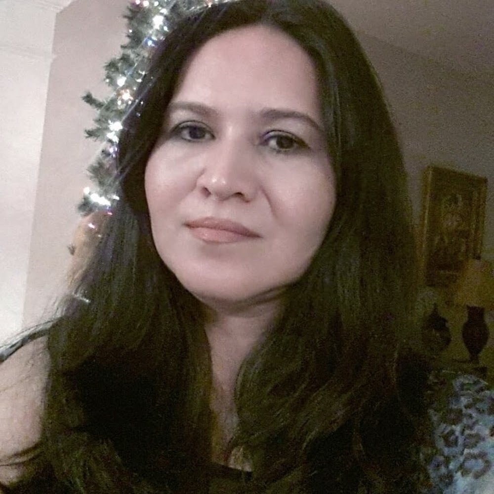 Meet your Posher, Yoly